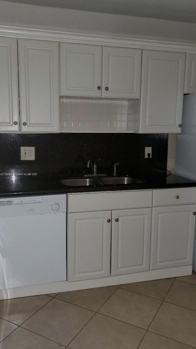 307 Lakeview Dr, Unit 102, Weston, FL 33326 Photo