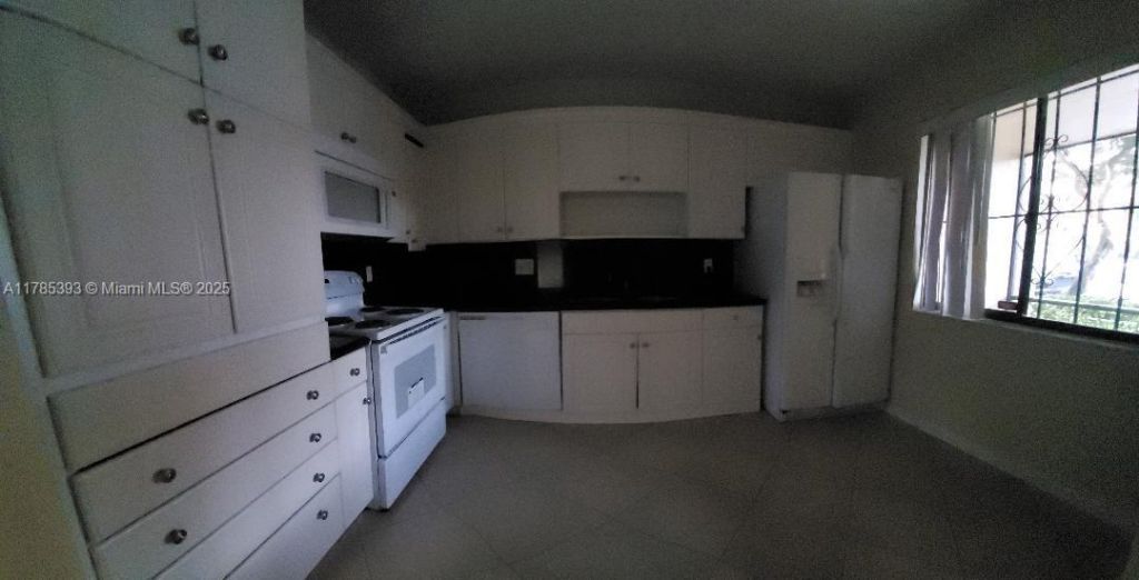 307 Lakeview Dr, Unit 102, Weston, FL 33326 Photo