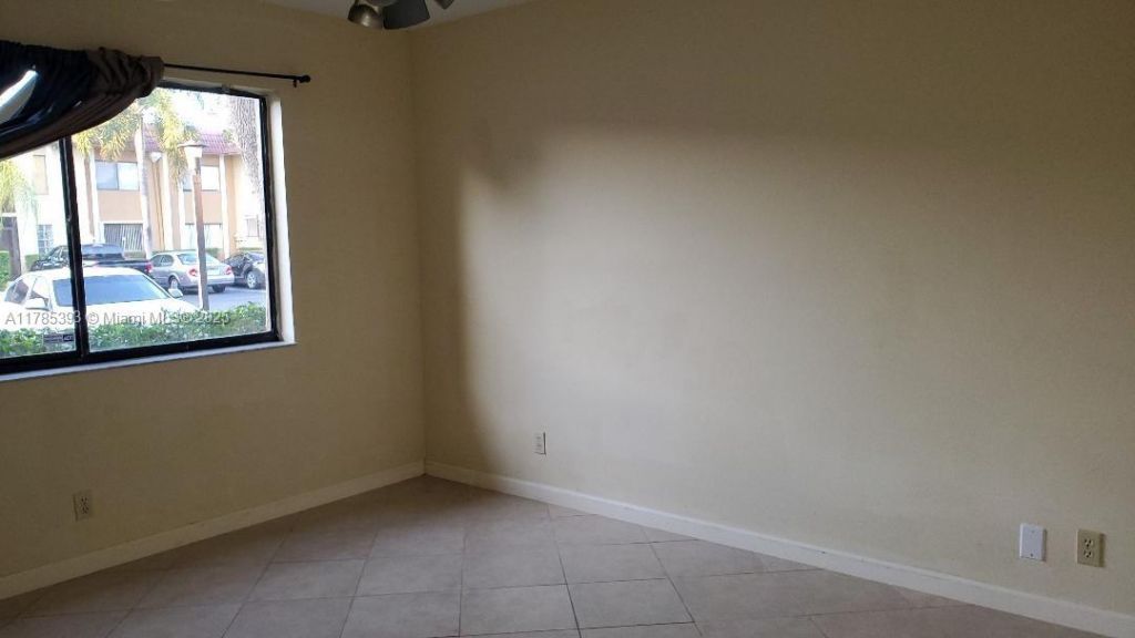 307 Lakeview Dr, Unit 102, Weston, FL 33326 Photo