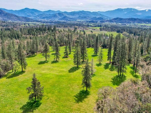 858 Missouri Flat Road, Grants Pass, OR 97527