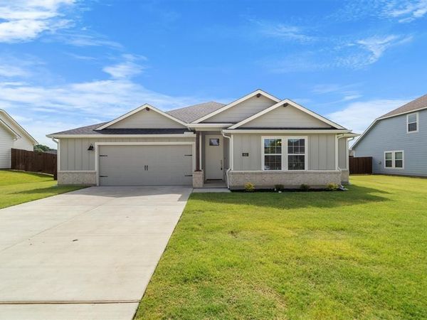 623 Kyle Drive, Tioga, TX 76271