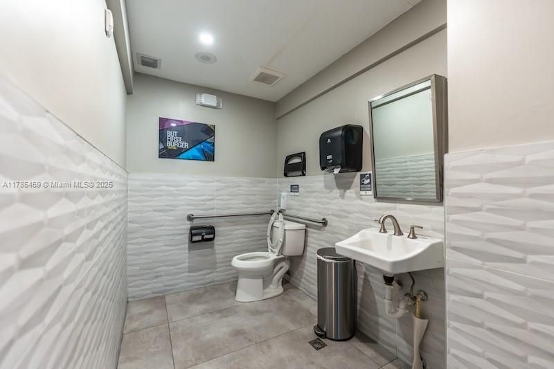 275 NE 18th St # Cu-2, Miami, FL 33132 Photo