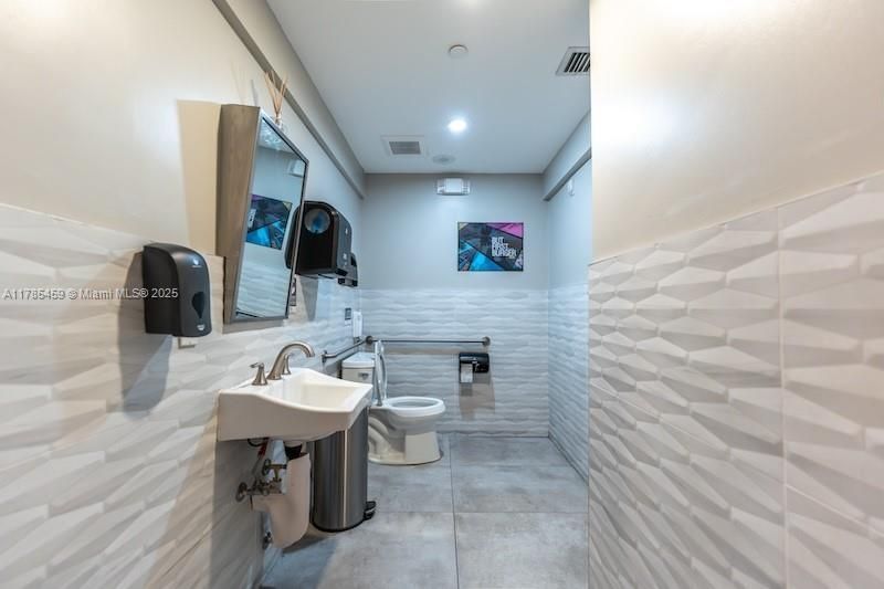 275 NE 18th St # Cu-2, Miami, FL 33132 Photo