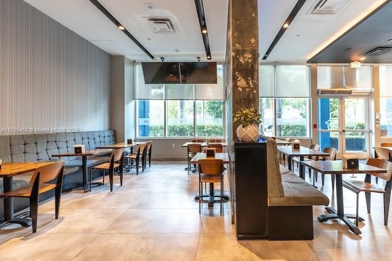 275 NE 18th St # Cu-2, Miami, FL 33132 Photo