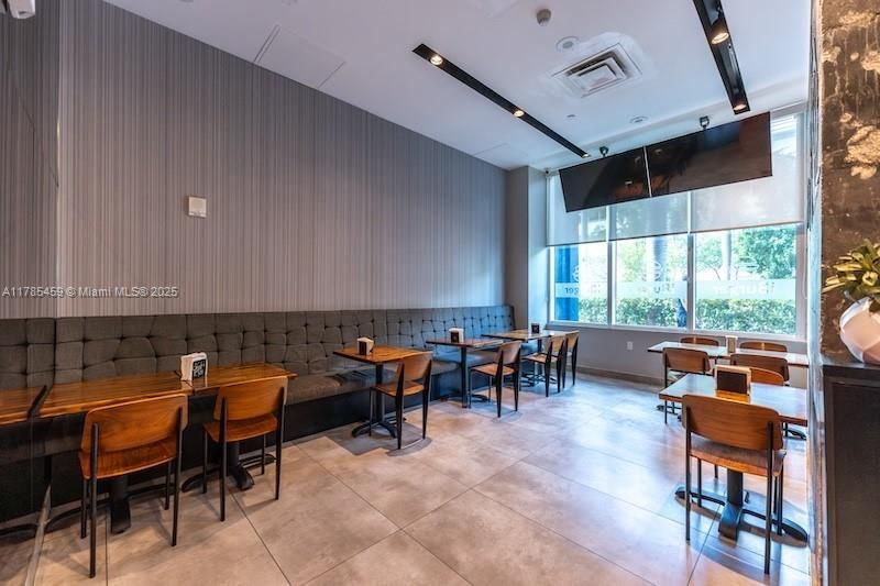 275 NE 18th St # Cu-2, Miami, FL 33132 Photo