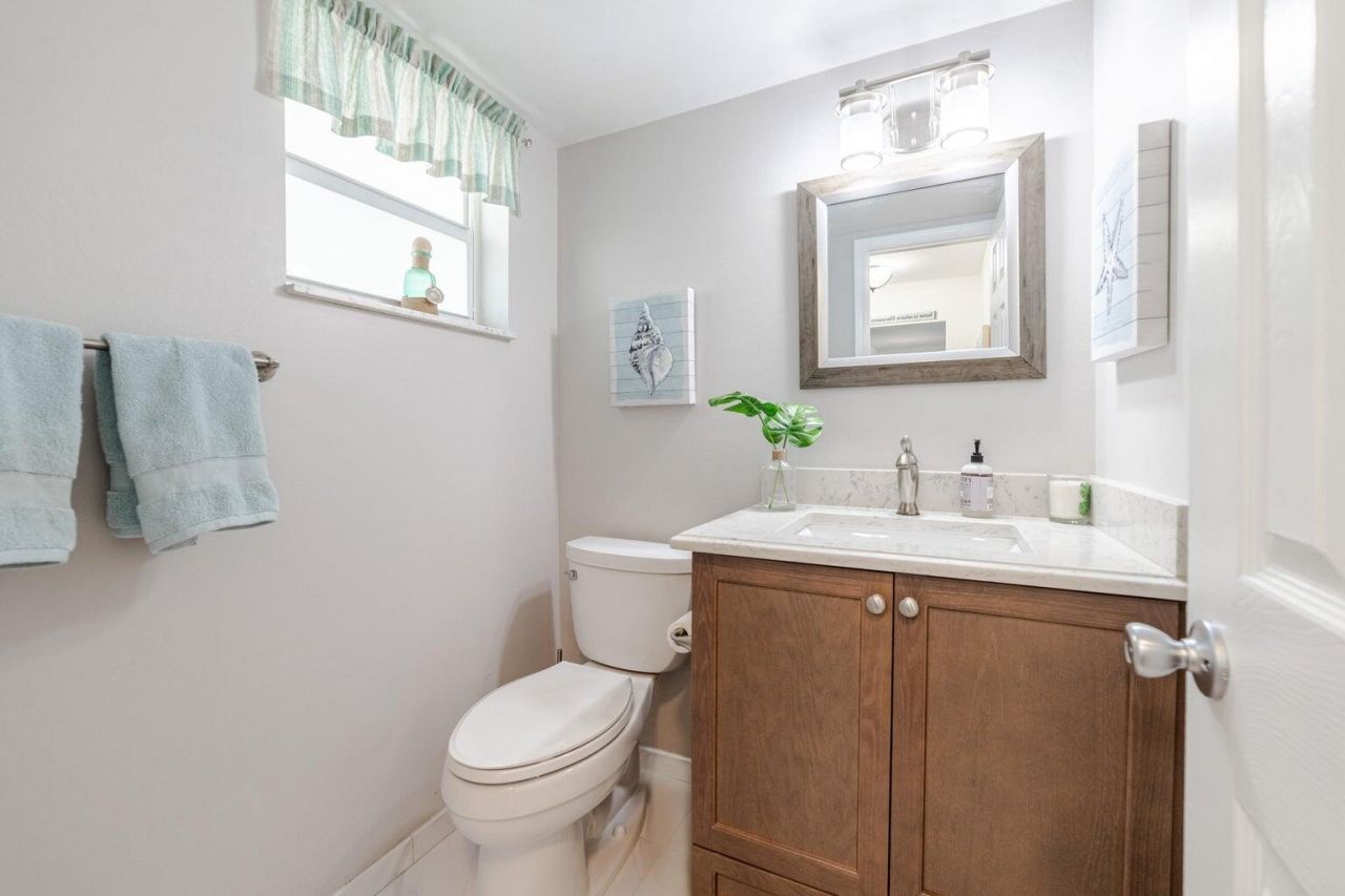 30 Colonial Club Drive, Unit 202, Boynton Beach, FL 33435 Photo