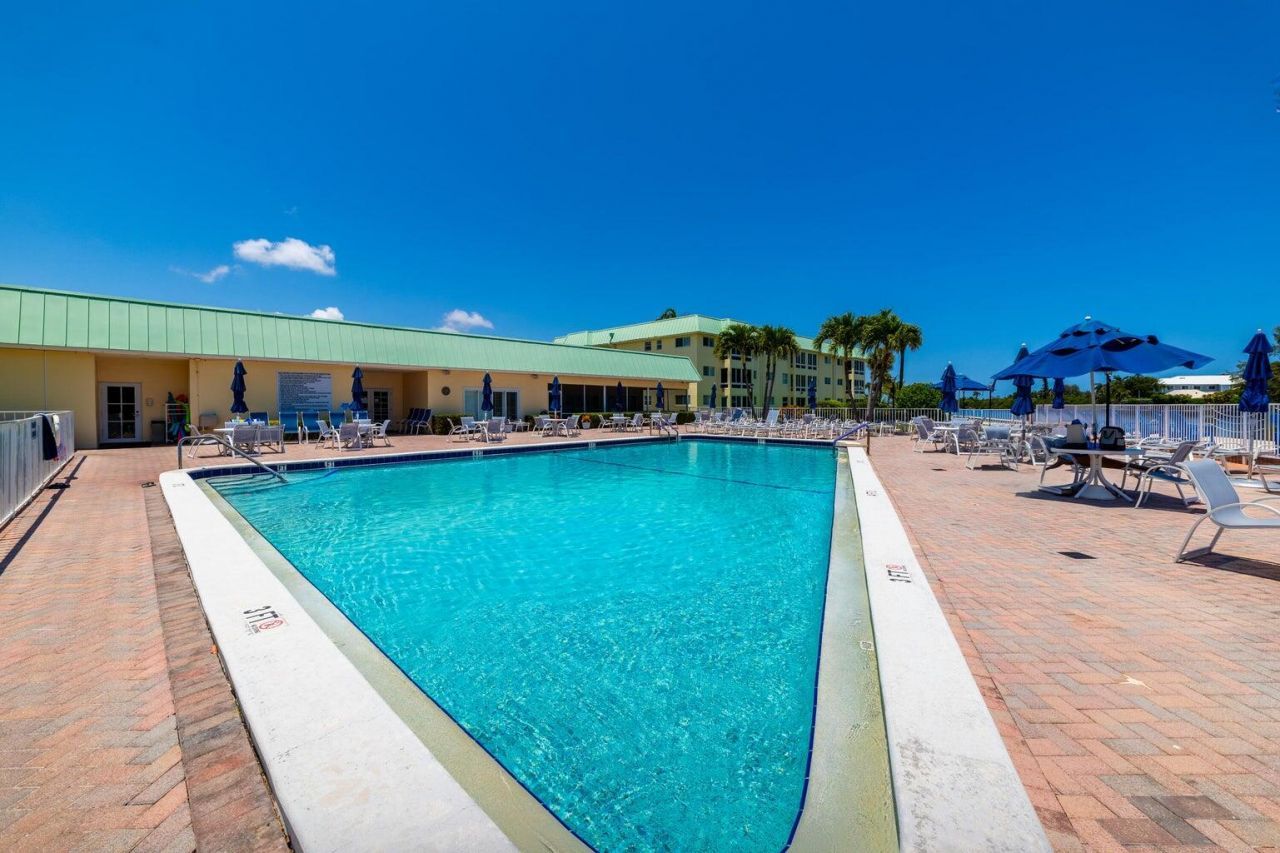 30 Colonial Club Drive, Unit 202, Boynton Beach, FL 33435 Photo