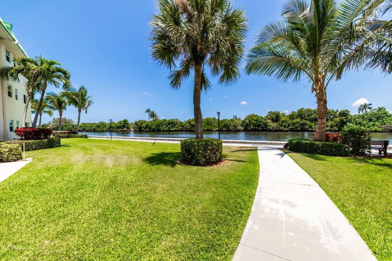 30 Colonial Club Drive, Unit 202, Boynton Beach, FL 33435 Photo