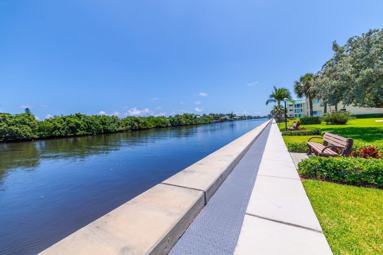 30 Colonial Club Drive, Unit 202, Boynton Beach, FL 33435 Photo