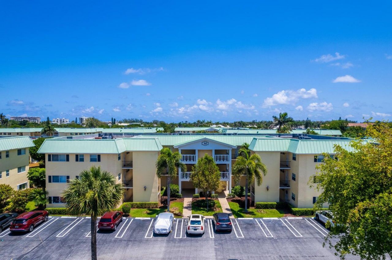 30 Colonial Club Drive, Unit 202, Boynton Beach, FL 33435 Photo