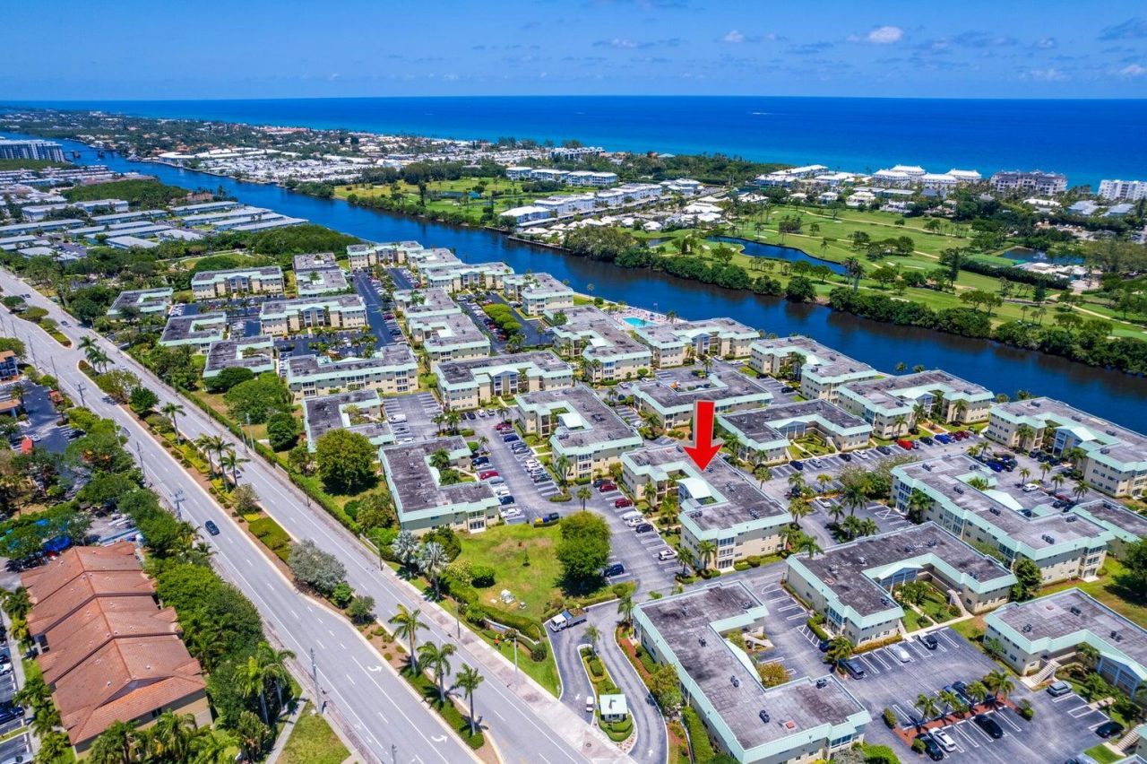 30 Colonial Club Drive, Unit 202, Boynton Beach, FL 33435 Photo