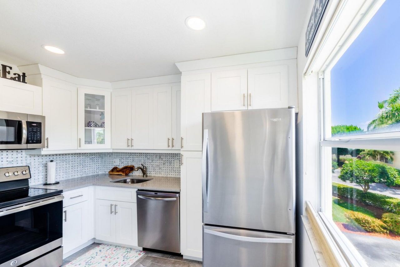 30 Colonial Club Drive, Unit 202, Boynton Beach, FL 33435 Photo