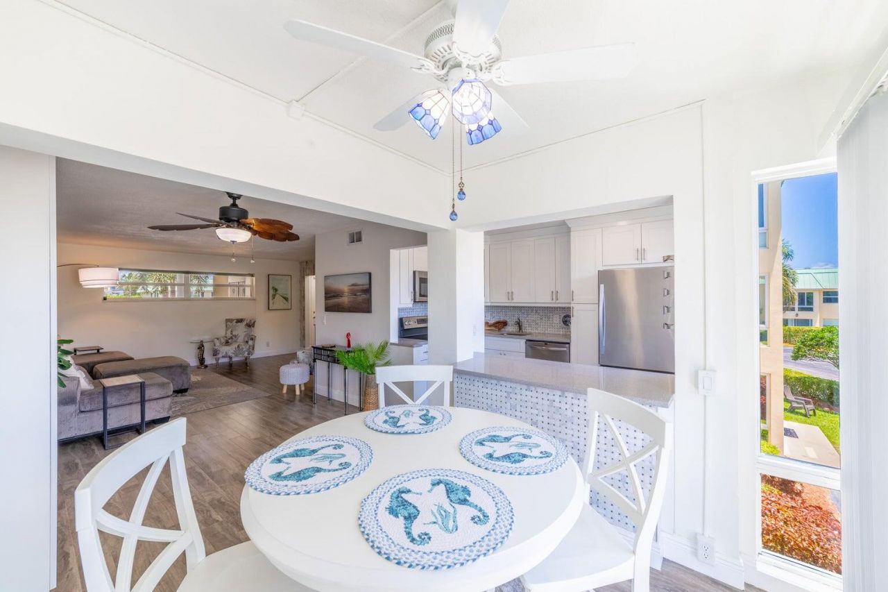 30 Colonial Club Drive, Unit 202, Boynton Beach, FL 33435 Photo