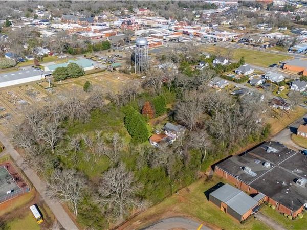 101 E Chambers Street, Forsyth, GA 31029