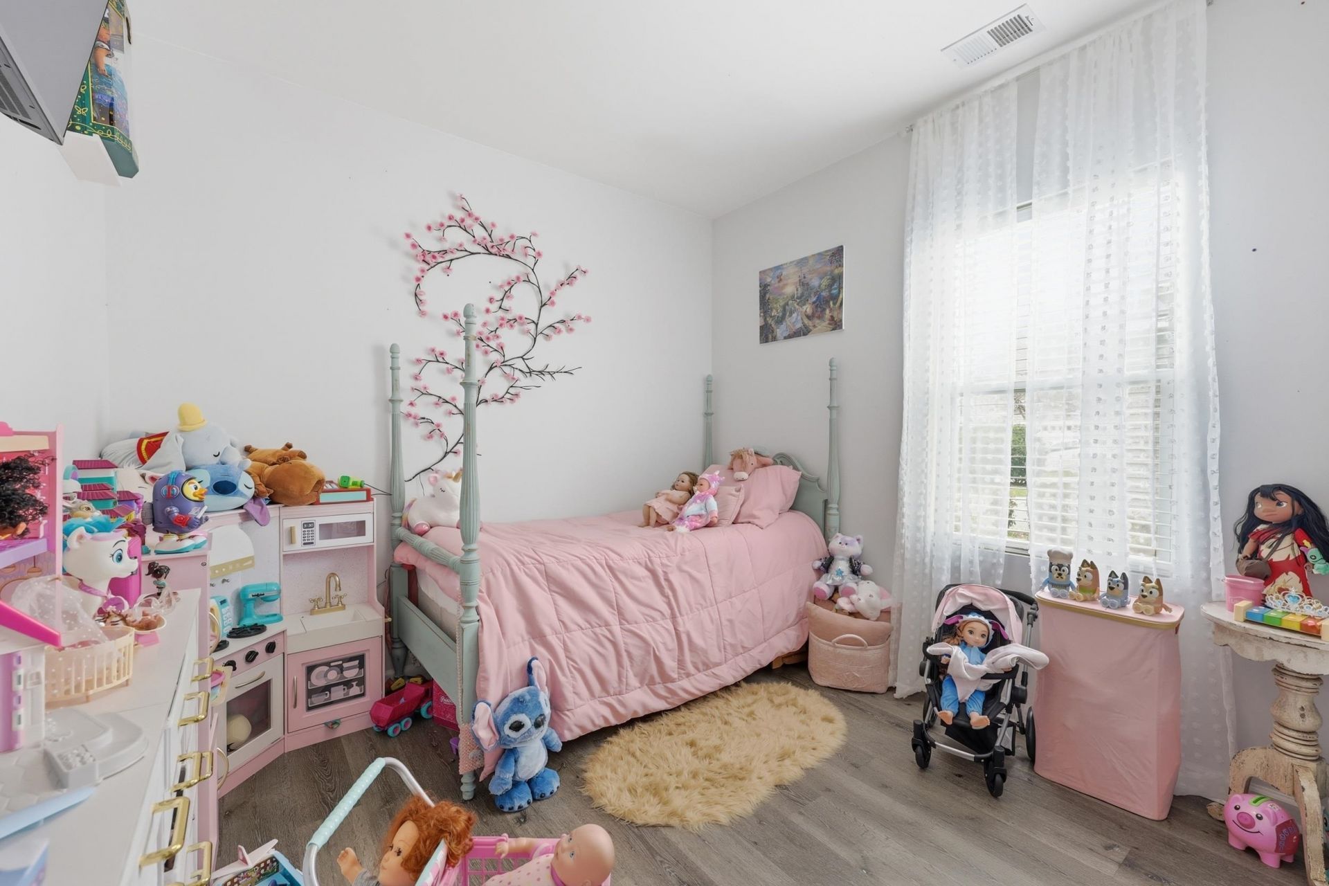 1093 Balmore Dr. Photo 10