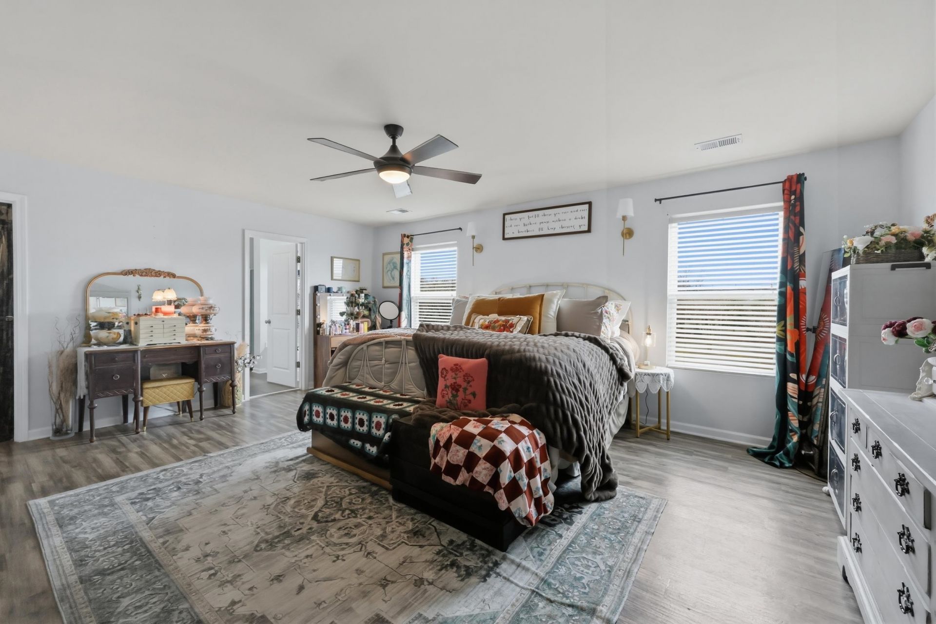 1093 Balmore Dr. Photo 17