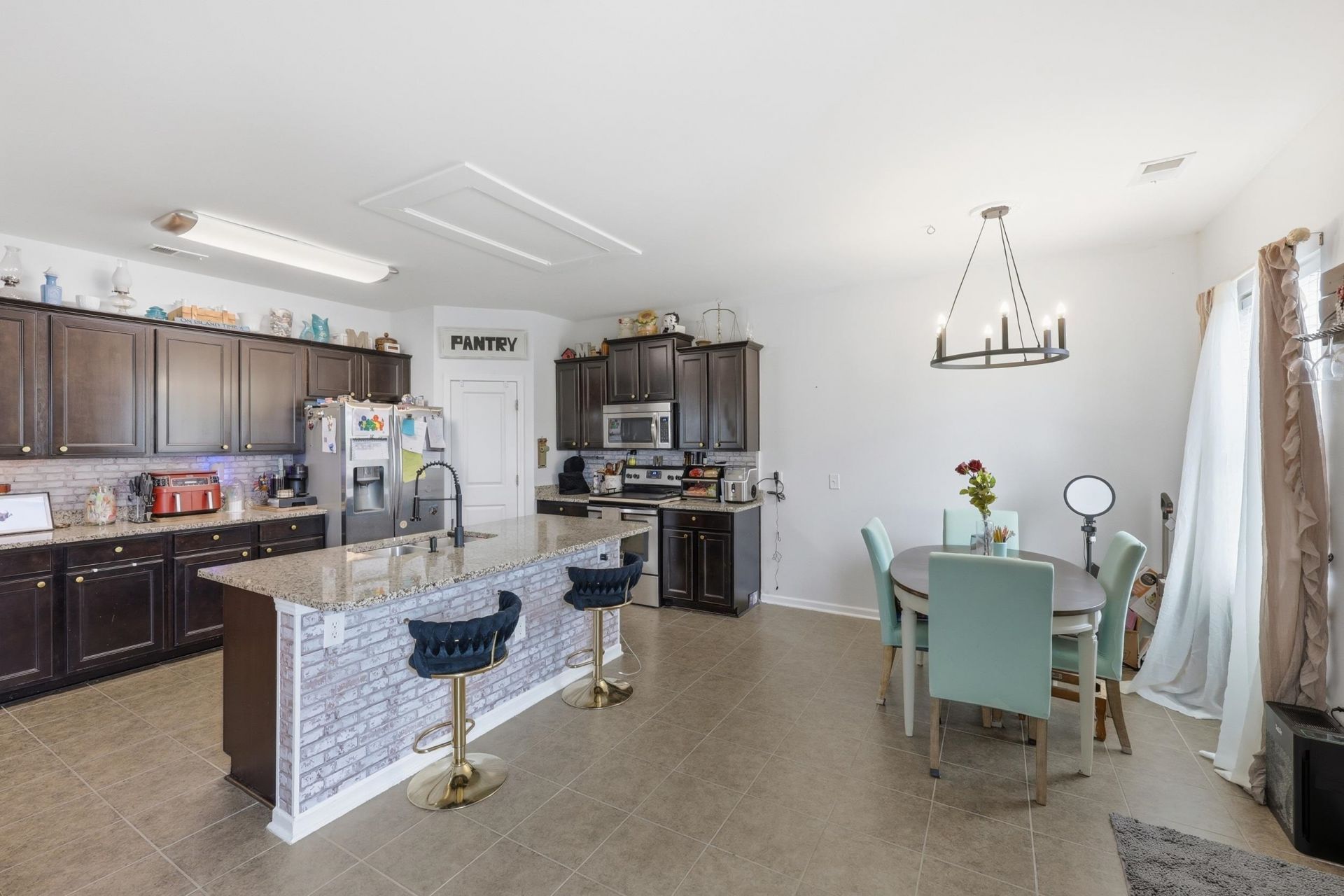 1093 Balmore Dr. Photo 7