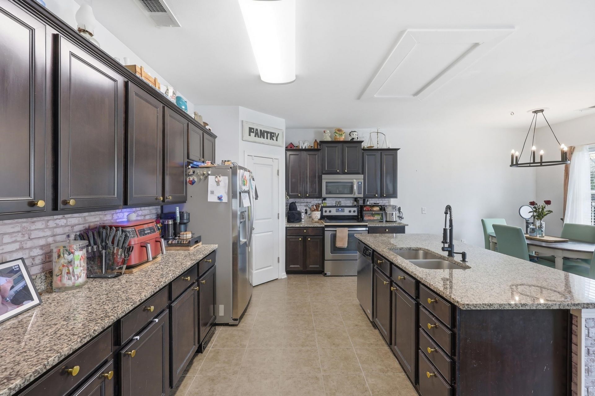 1093 Balmore Dr. Photo 8