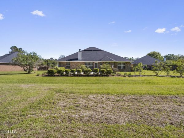 3126 Shadow Wood Drive, Ocean Springs, MS 39564