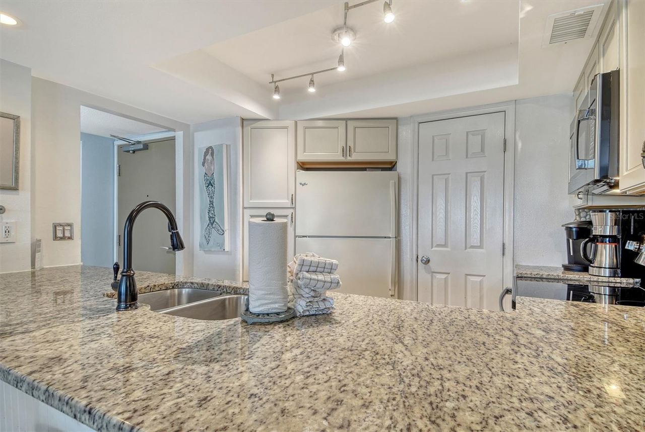 5920 Midnight Pass Road, Unit 406, Sarasota, FL 34242 Photo