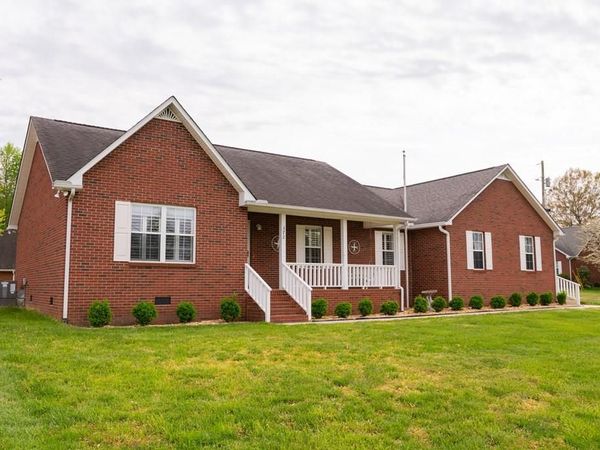 372 Brookside Dr., Algood, TN 38506