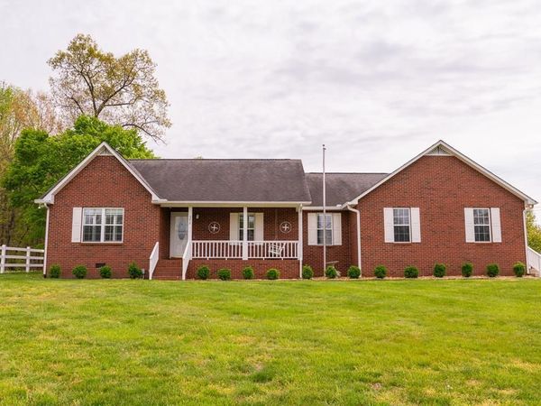 372 Brookside Dr., Algood, TN 38506