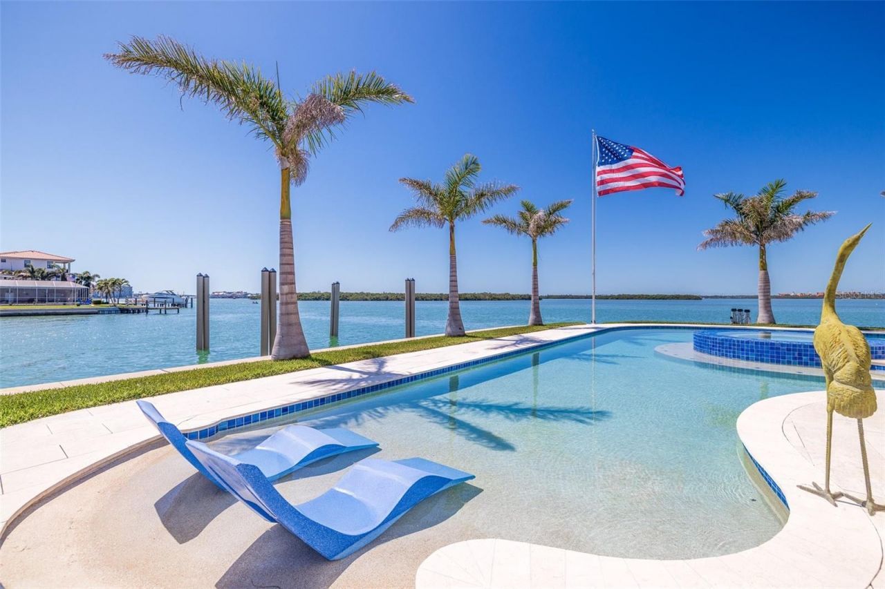 12650 7th Street E, Treasure Island, FL 33706 Photo