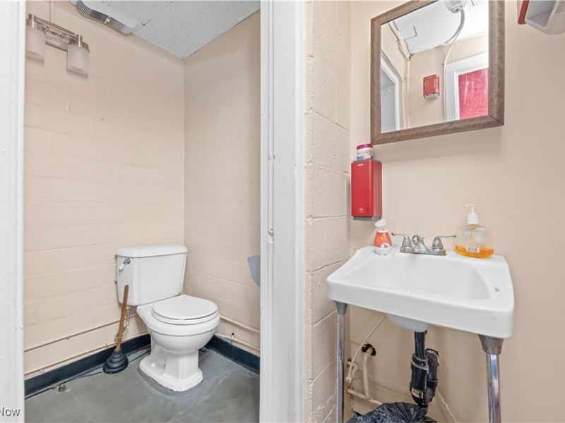 1494 Waterloo Road, Barberton, OH 44203 Photo 22