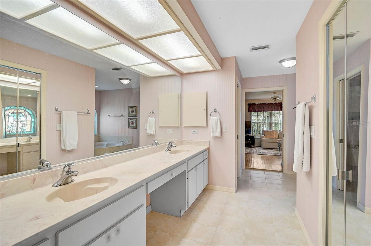 4360 Presidential Avenue Circle E, Bradenton, FL 34203 Photo