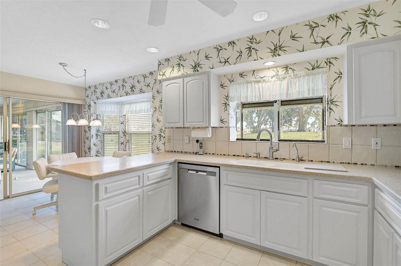 4360 Presidential Avenue Circle E, Bradenton, FL 34203 Photo