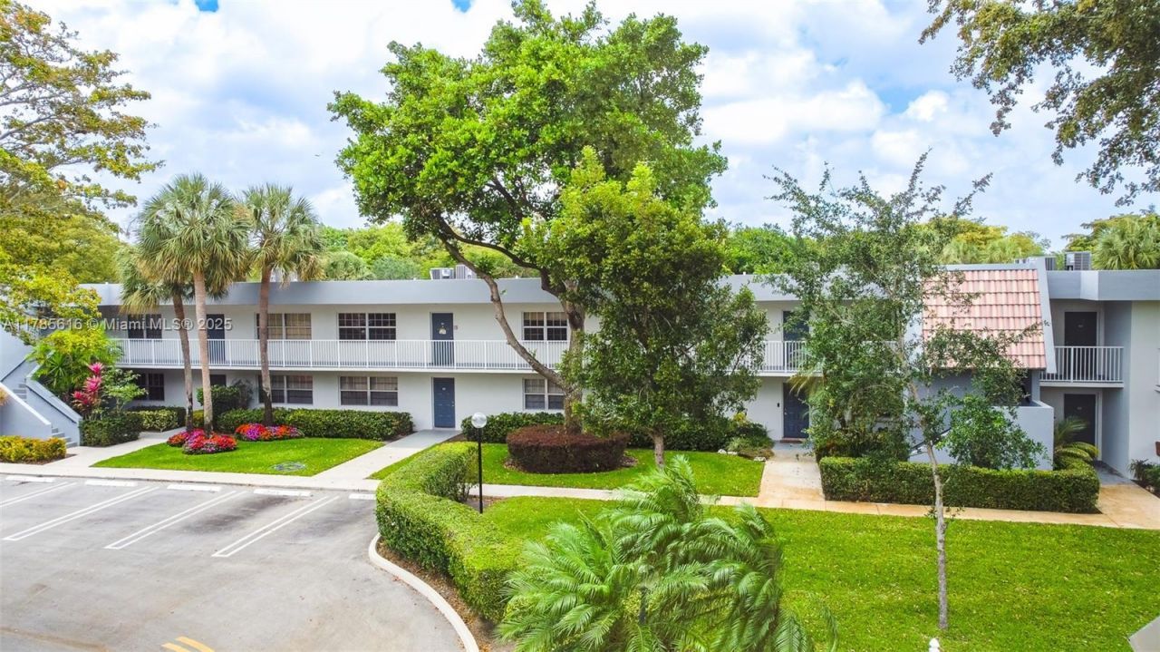 4221 W Palm Aire Dr, Unit 203, Pompano Beach, FL 33069 Photo