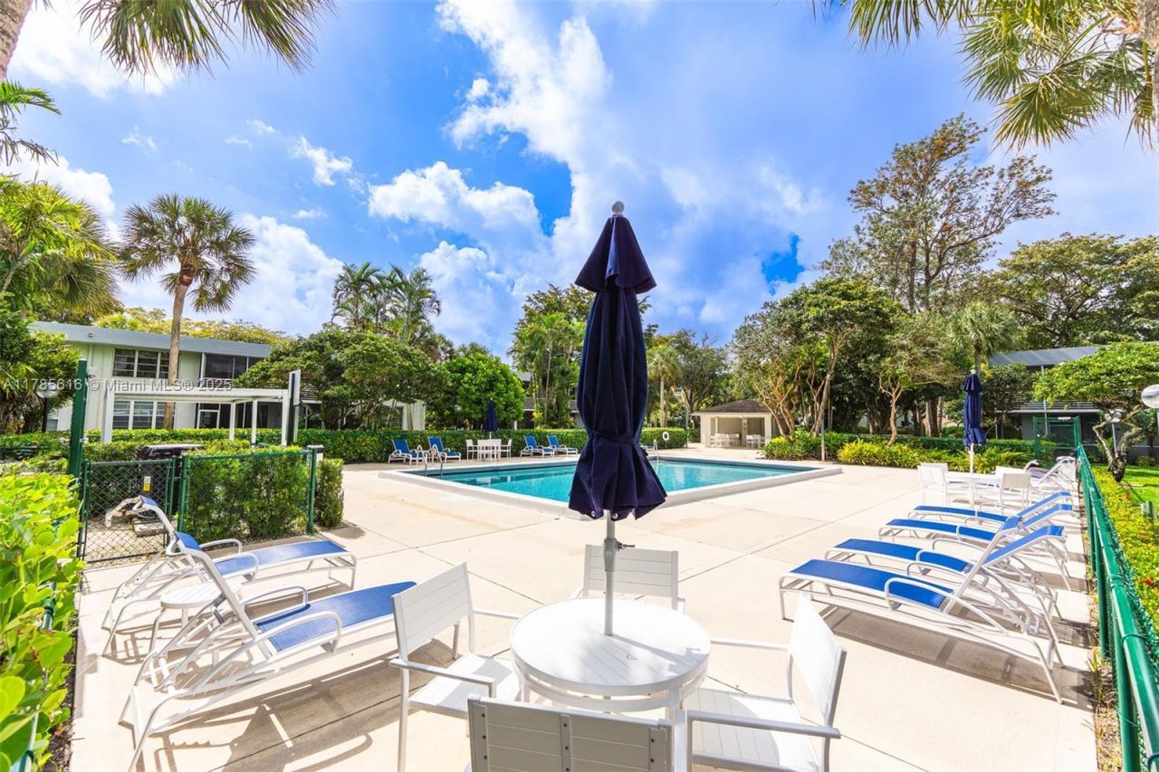 4221 W Palm Aire Dr, Unit 203, Pompano Beach, FL 33069 Photo