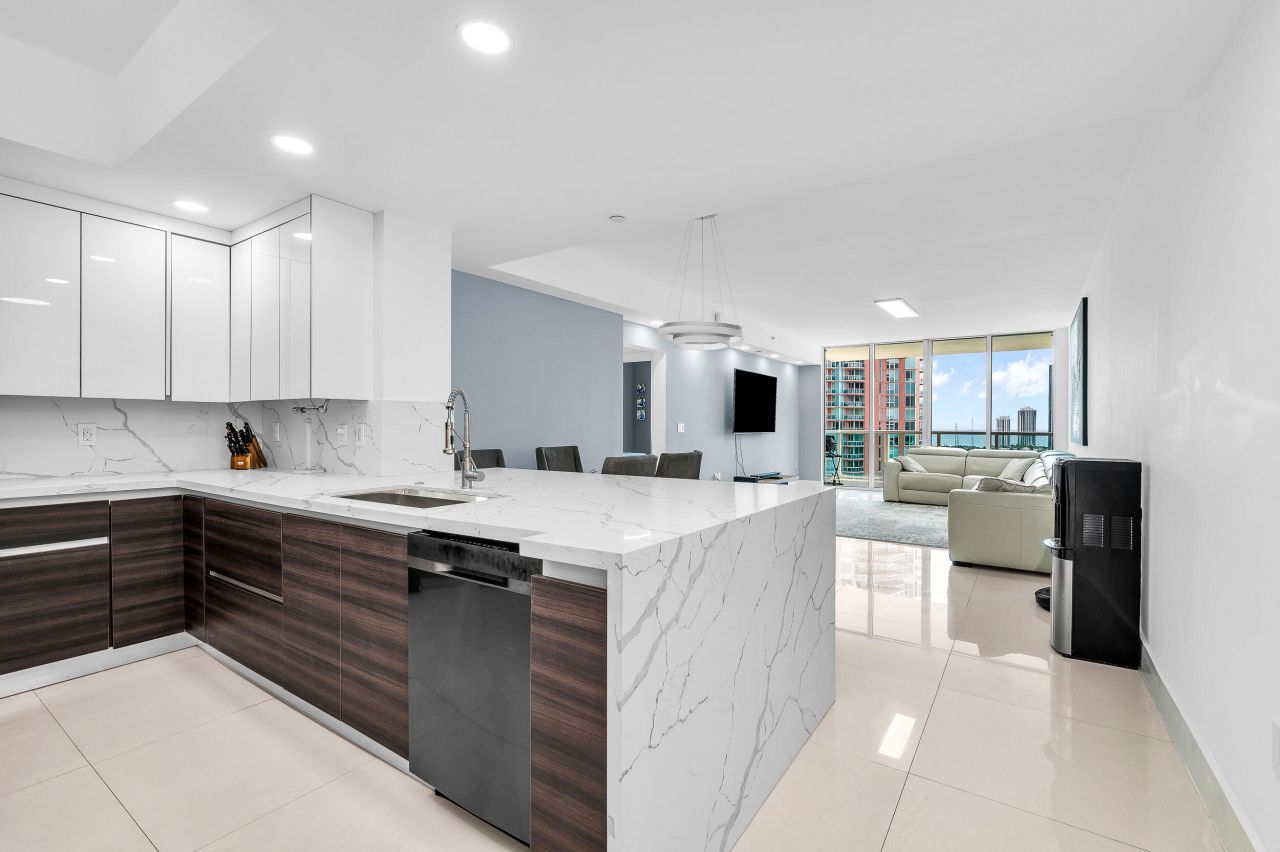 3330 NE 190th Street, Unit 1911, Aventura, FL 33180 Photo