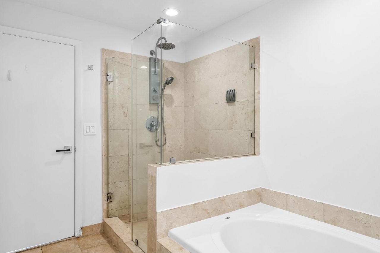 3330 NE 190th Street, Unit 1911, Aventura, FL 33180 Photo