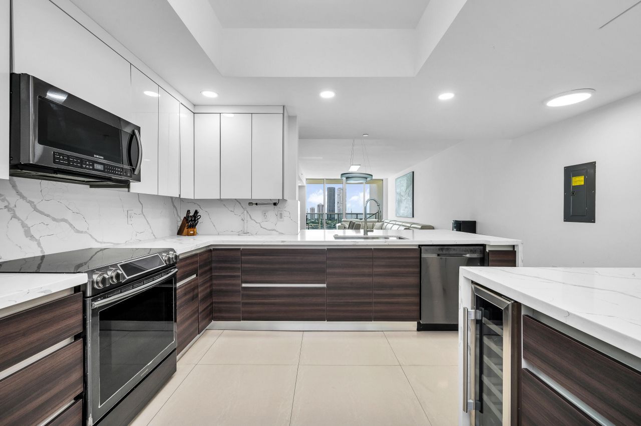 3330 NE 190th Street, Unit 1911, Aventura, FL 33180 Photo