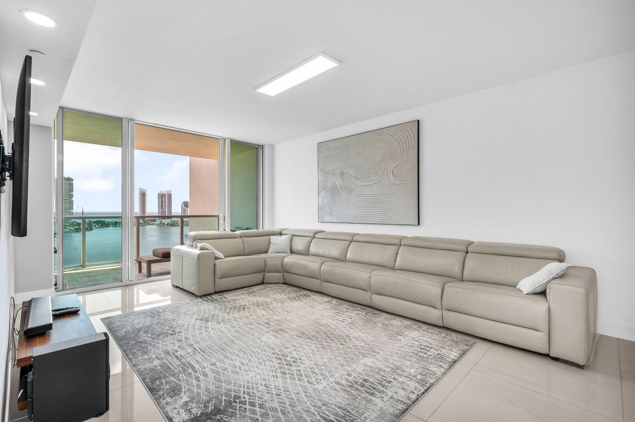 3330 NE 190th Street, Unit 1911, Aventura, FL 33180 Photo