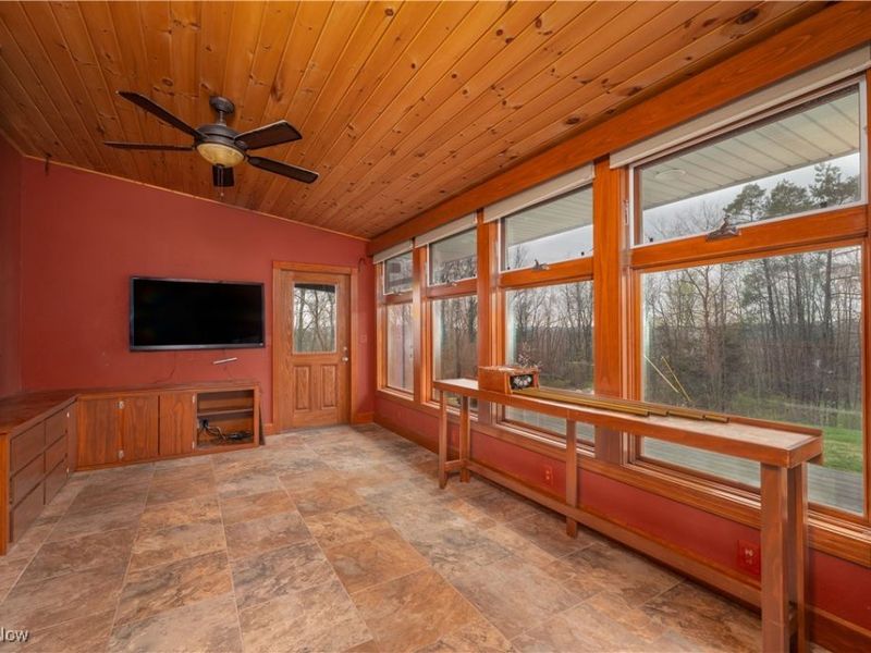 3031 Downeys Hill Drive NE, Dover, OH 44622 Photo 10