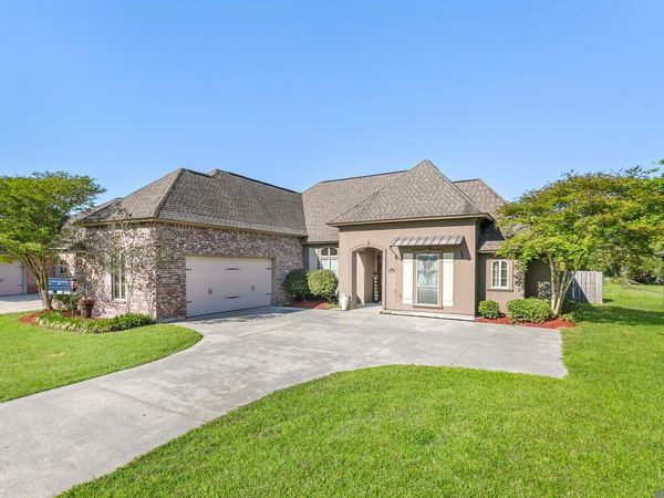 24929 Plantation Lake Ave, Denham Springs, LA 70726