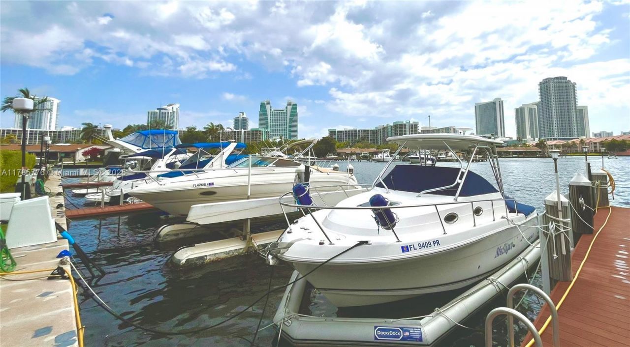 500 Three Islands Blvd, Unit 802, Hallandale Beach, FL 33009 Photo