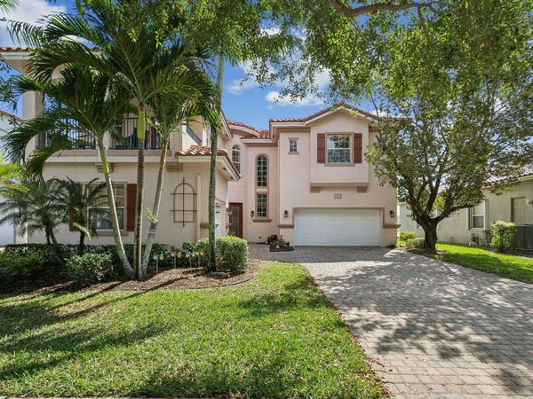 694 Cresta Circle, West Palm Beach, FL 33413