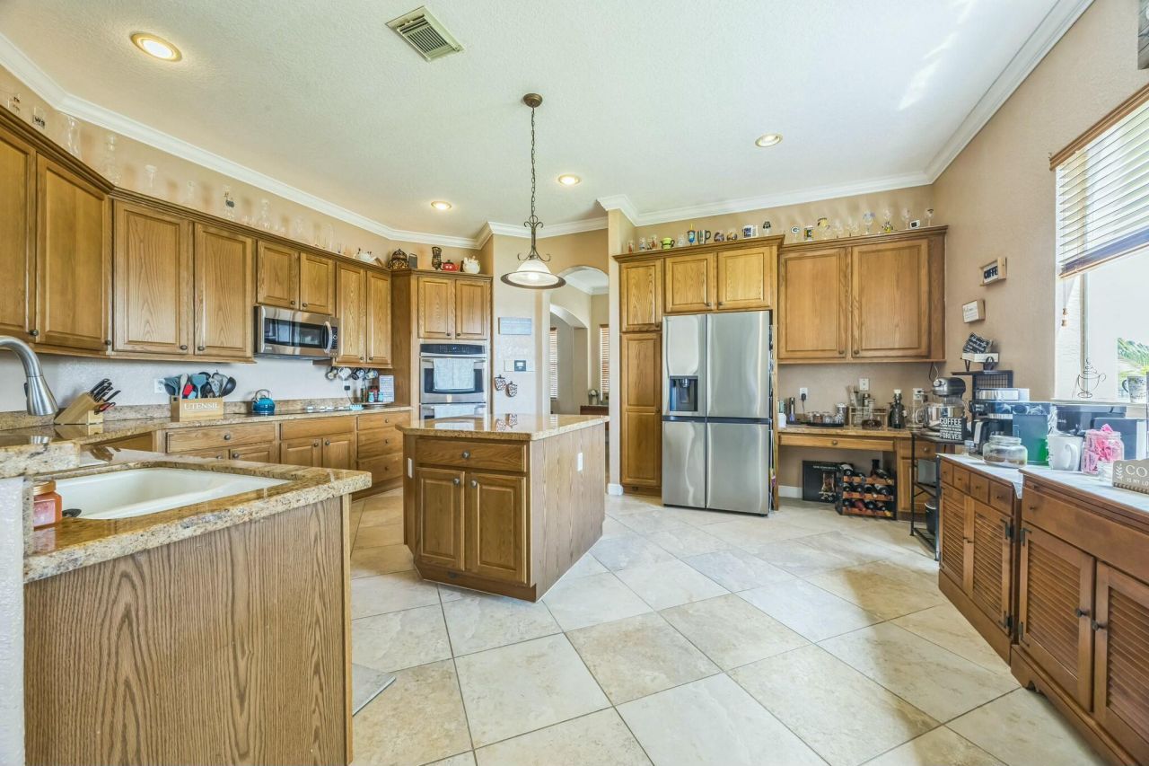 694 Cresta Circle, West Palm Beach, FL 33413 Photo