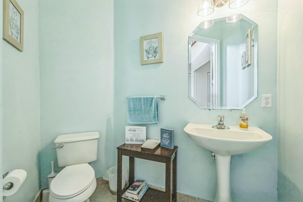 694 Cresta Circle, West Palm Beach, FL 33413 Photo