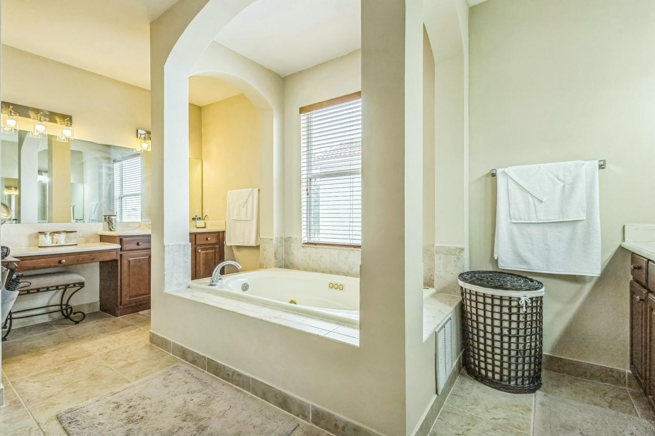 694 Cresta Circle, West Palm Beach, FL 33413 Photo