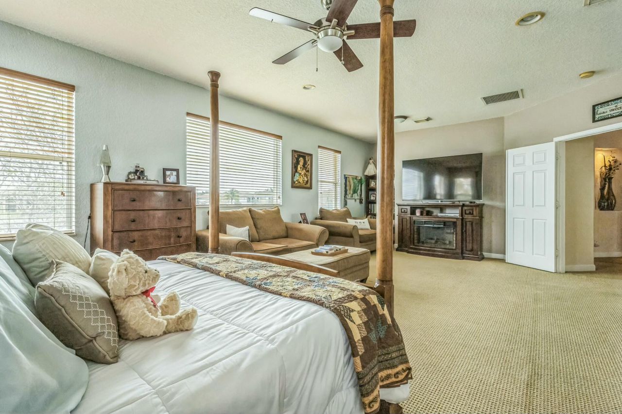 694 Cresta Circle, West Palm Beach, FL 33413 Photo