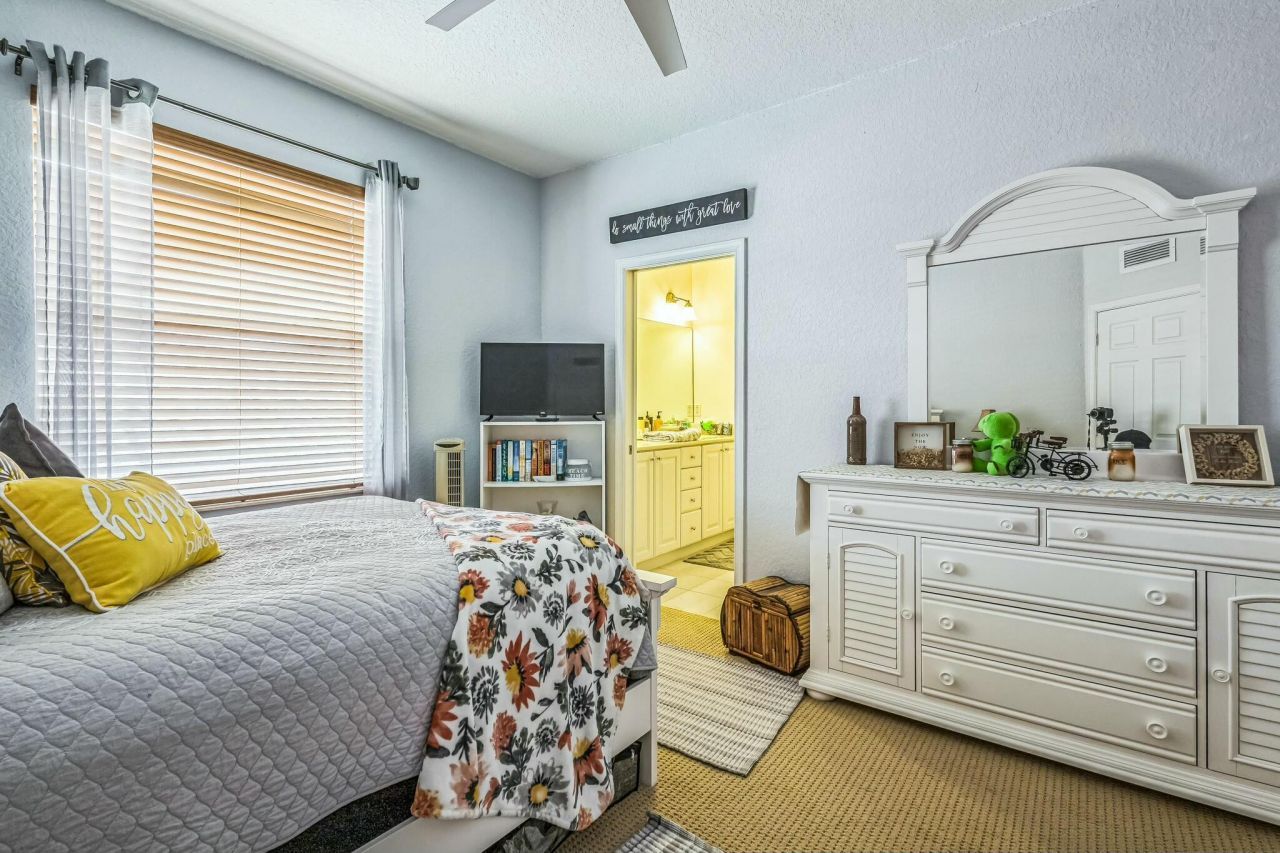 694 Cresta Circle, West Palm Beach, FL 33413 Photo