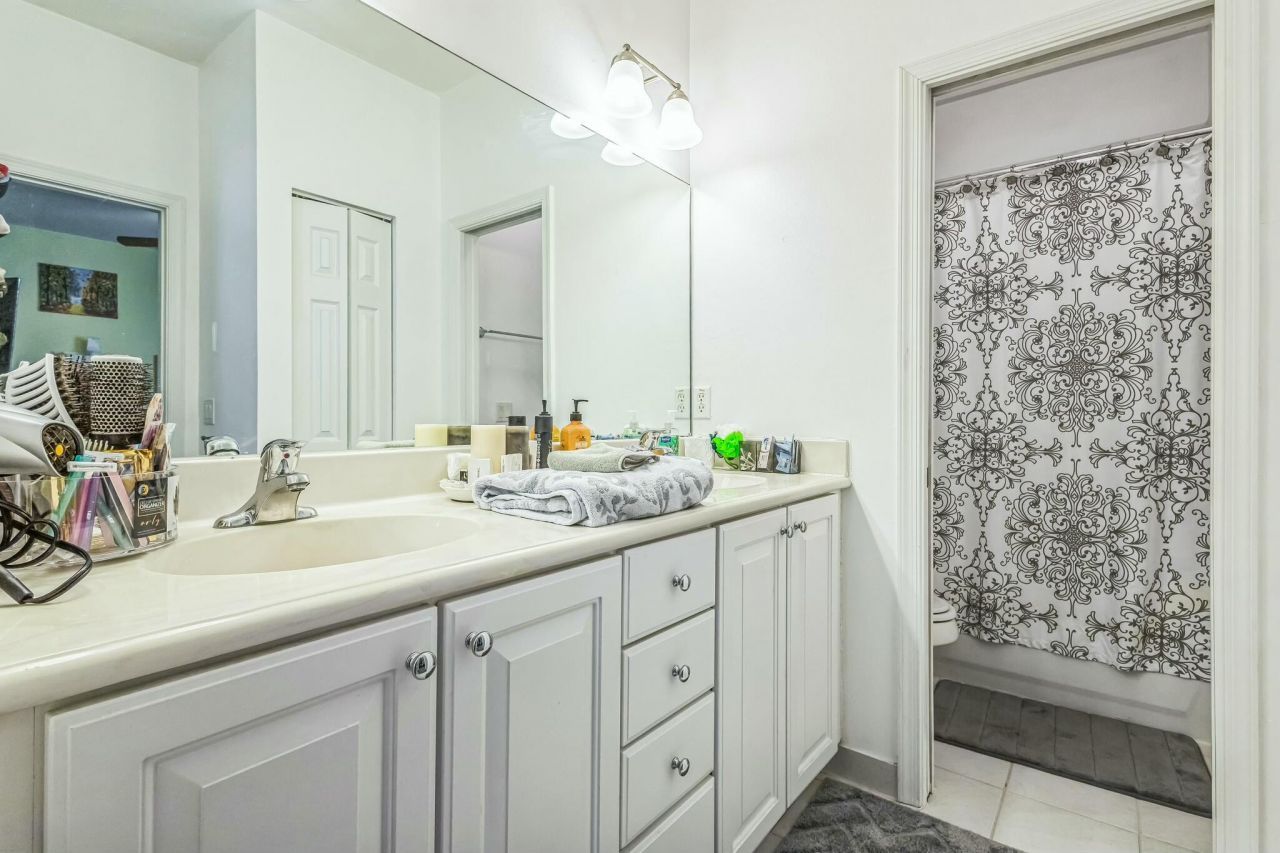 694 Cresta Circle, West Palm Beach, FL 33413 Photo