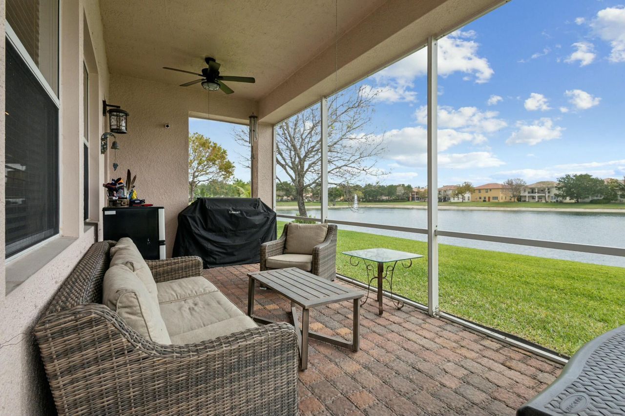 694 Cresta Circle, West Palm Beach, FL 33413 Photo