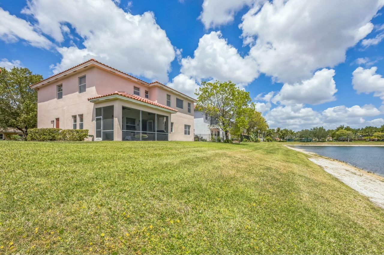 694 Cresta Circle, West Palm Beach, FL 33413 Photo