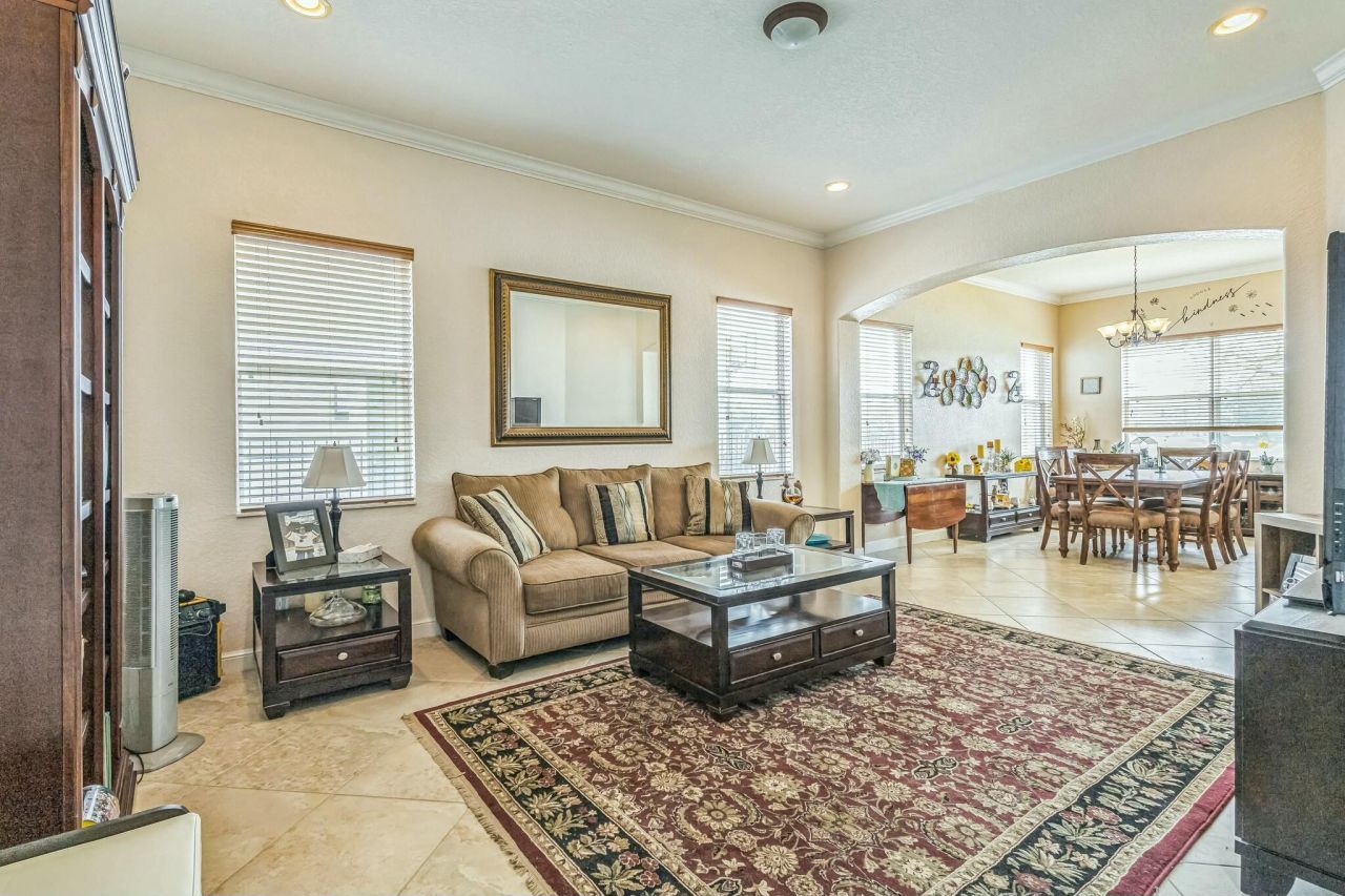 694 Cresta Circle, West Palm Beach, FL 33413 Photo