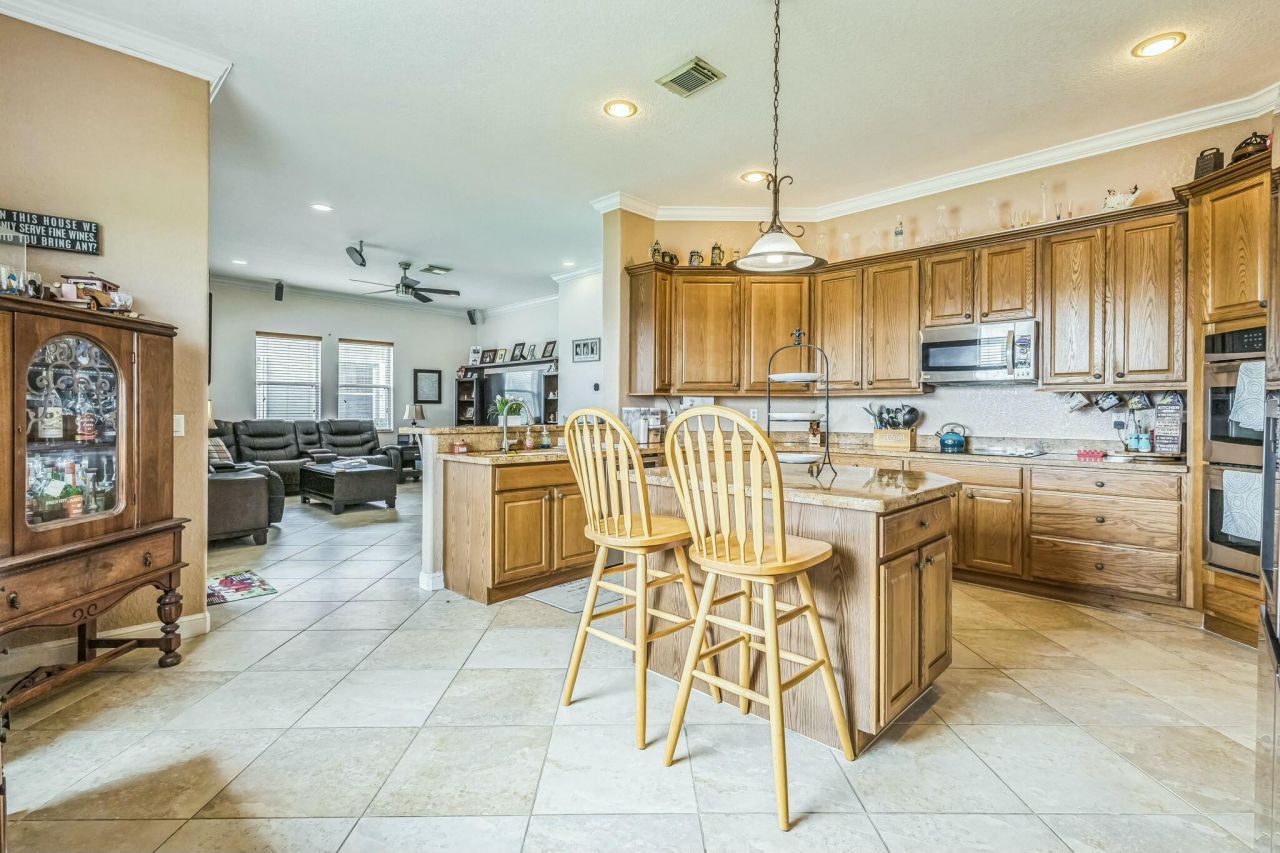 694 Cresta Circle, West Palm Beach, FL 33413 Photo